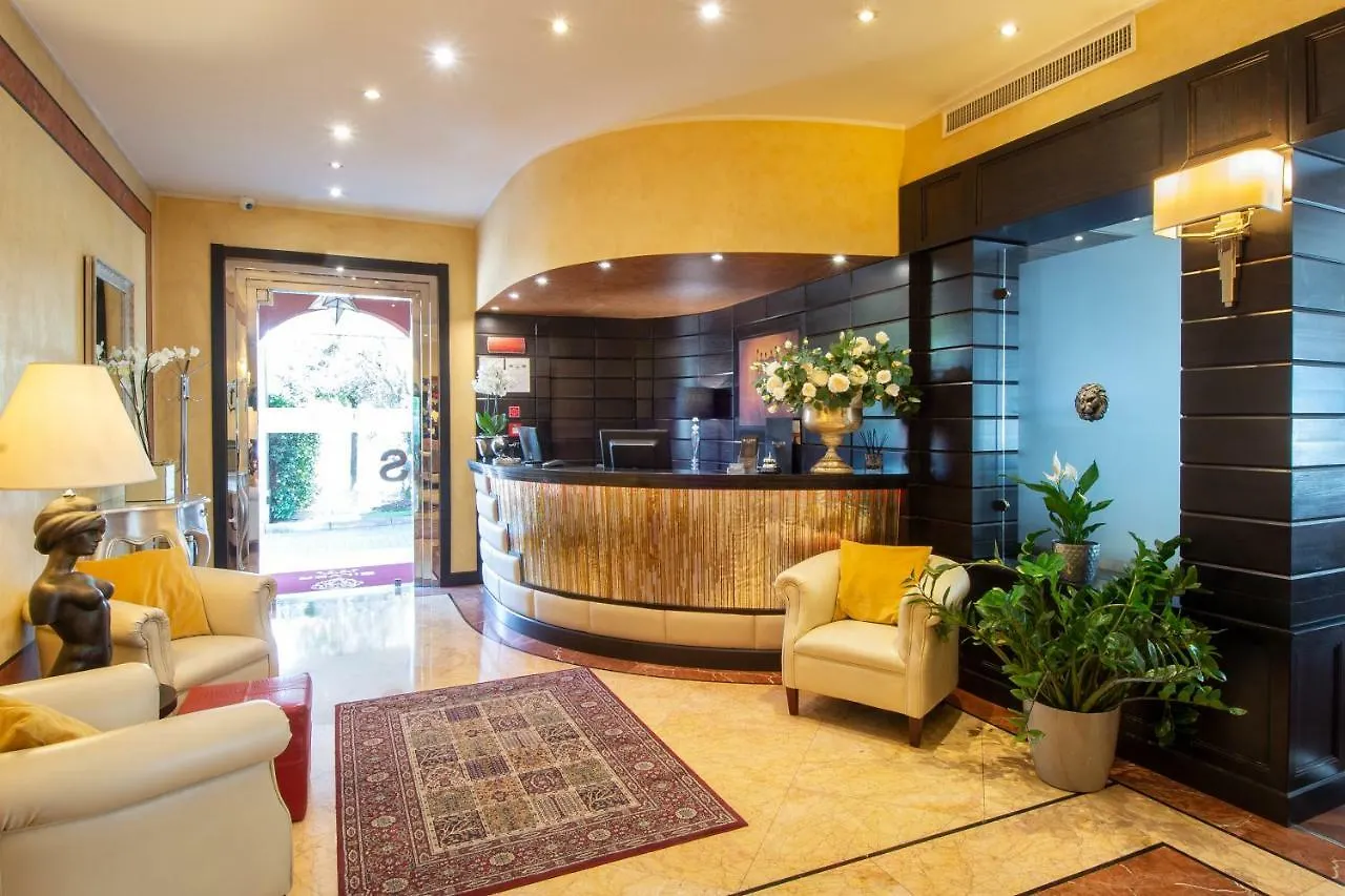 Hotel Silver Milano 4*,